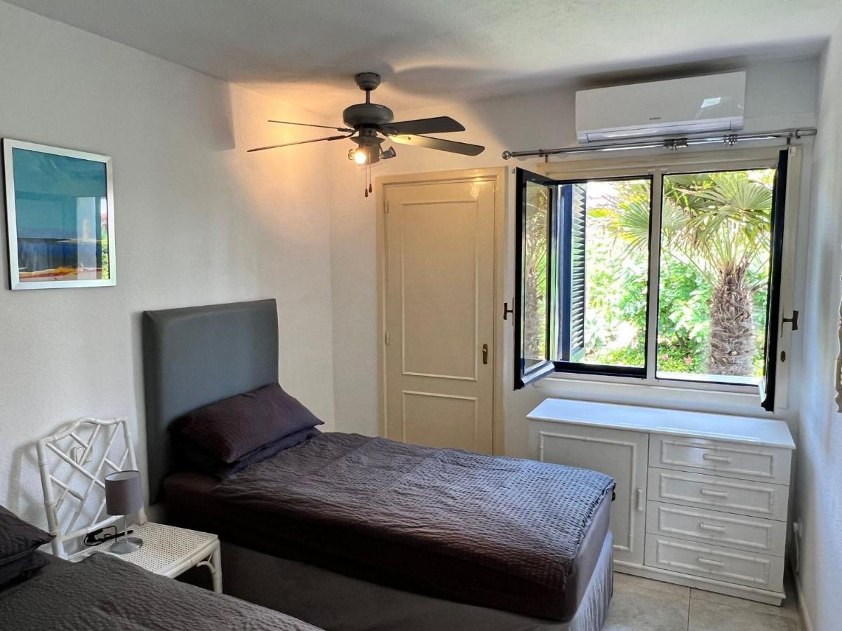 Newly Renovated 2 Bedroom Beachfront House Sitio de Calahonda Kültér fotó