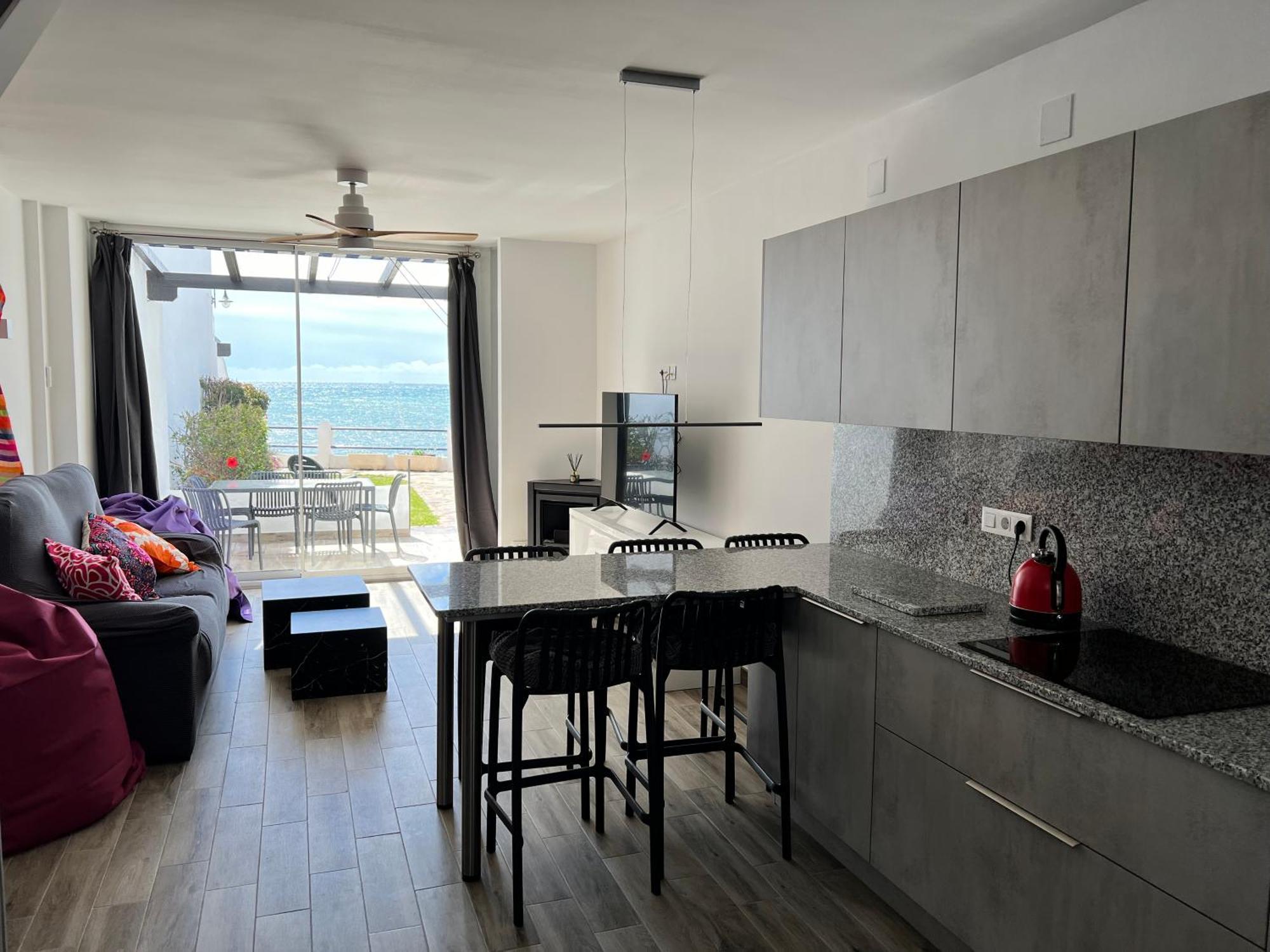 Newly Renovated 2 Bedroom Beachfront House Sitio de Calahonda Kültér fotó