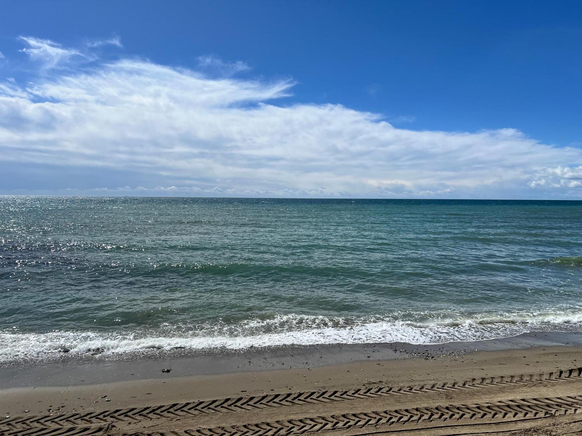 Newly Renovated 2 Bedroom Beachfront House Sitio de Calahonda Kültér fotó
