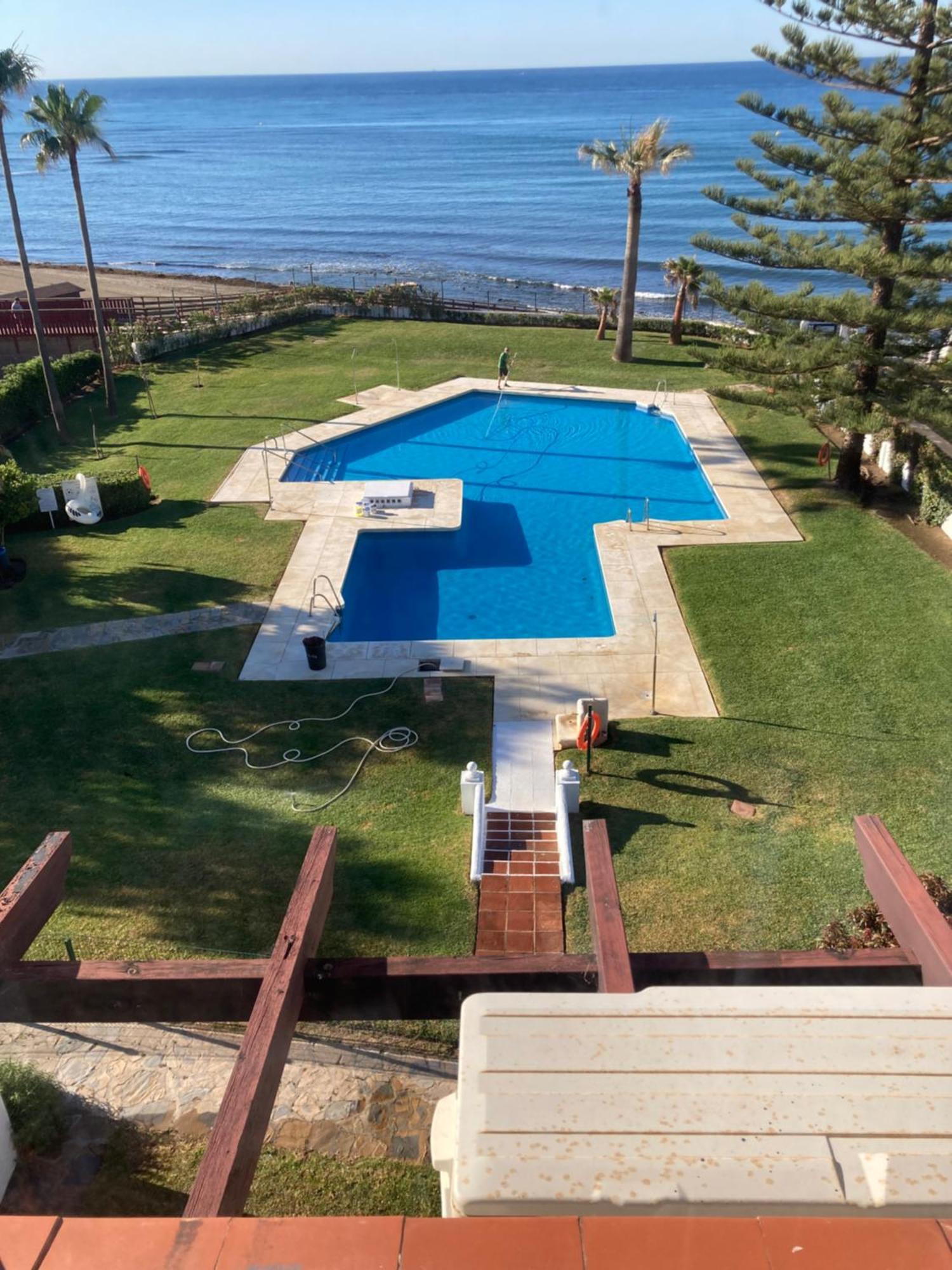 Newly Renovated 2 Bedroom Beachfront House Sitio de Calahonda Kültér fotó